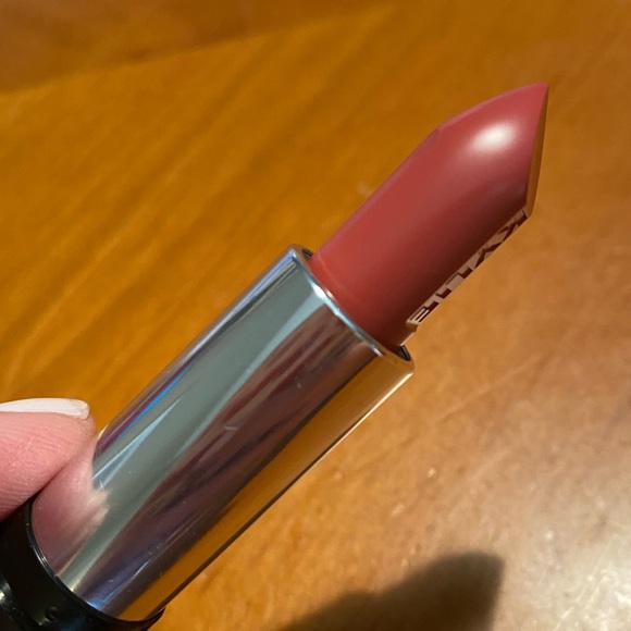 Kylie Jenner Lipstick Madeleine 💋 - Picture 4 of 16